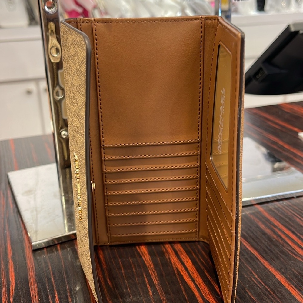 Michael Kors Jet Set Large Signature Logo Tri-Fold Wallet
Camel Multi 
NWT - Picture 15 of 16